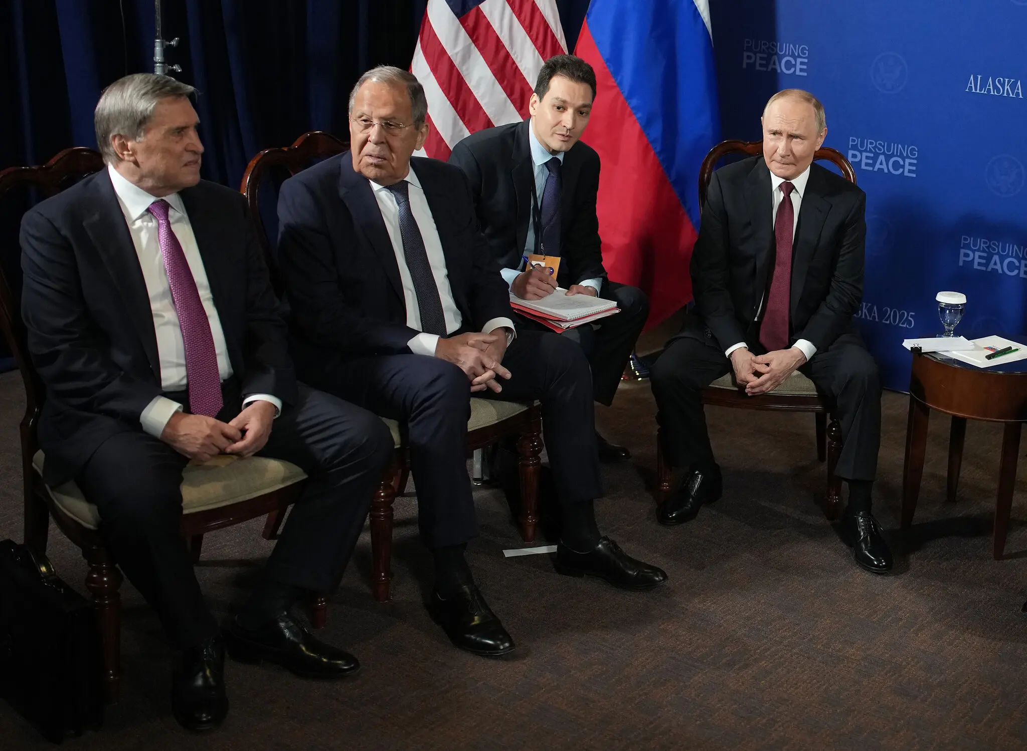 Путін уникає зустрічі із Зеленським: дипломатична гра Кремля триває